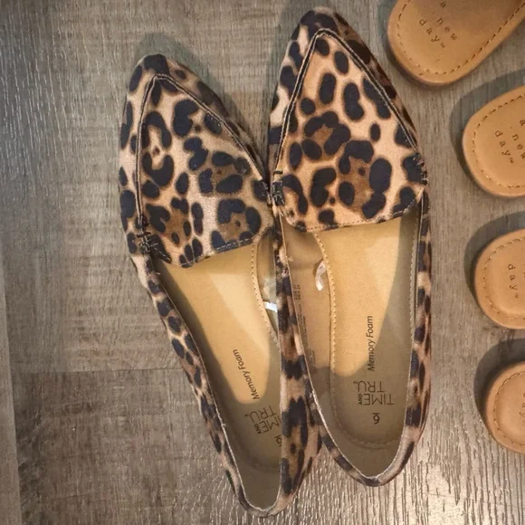 Size 6 women’s spring shoe bundle - Picture 2 of 6